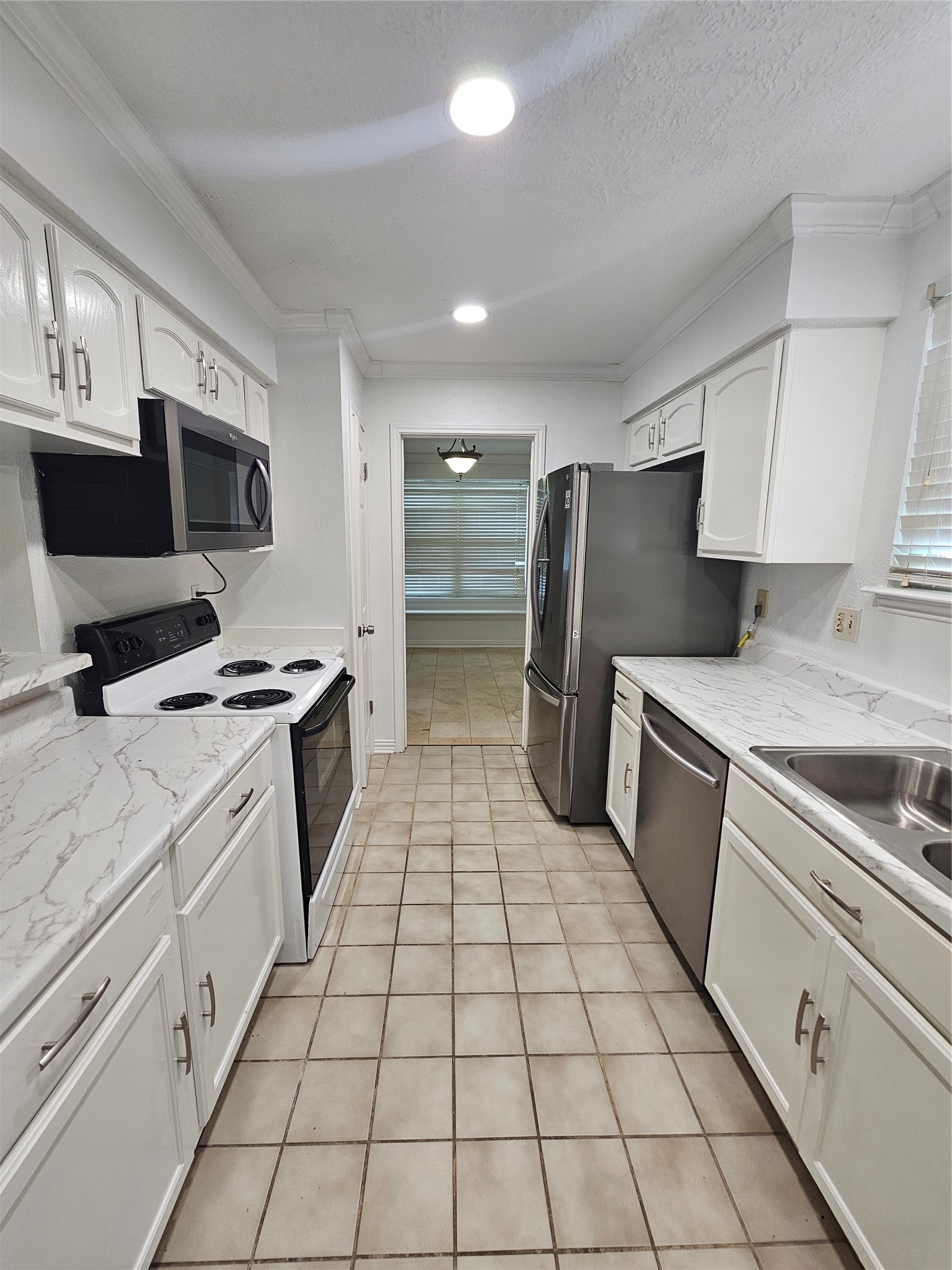 2715 Ashington Drive Property Photo 8