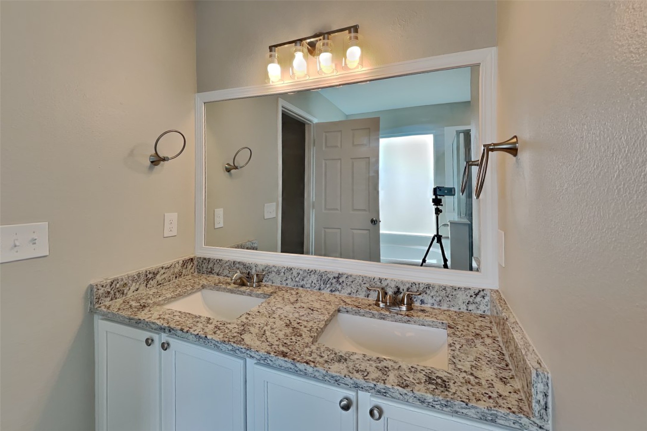 17435 Ivy Stream Drive Property Photo 9