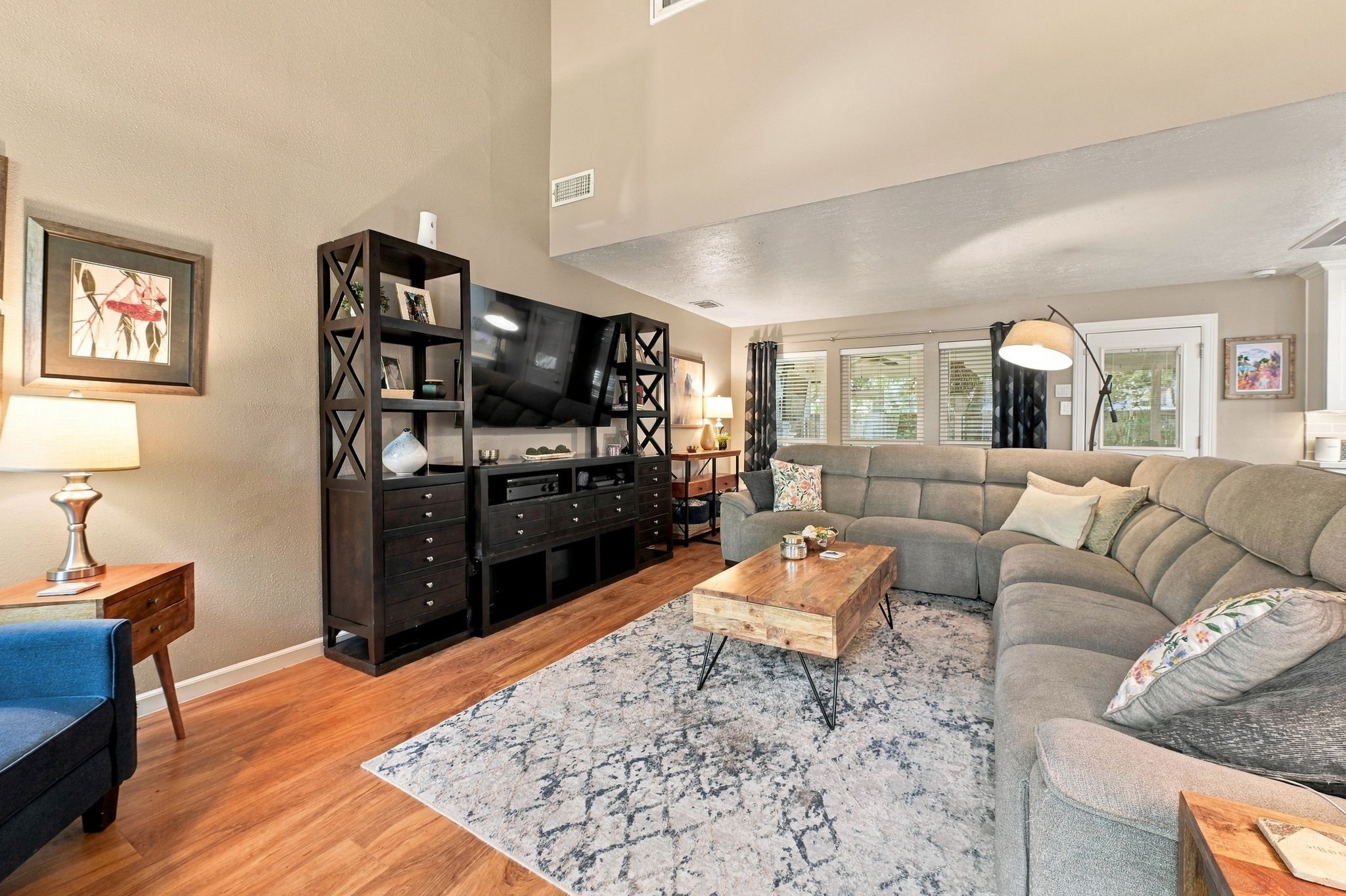 3319 Timber View Drive Property Photo 8