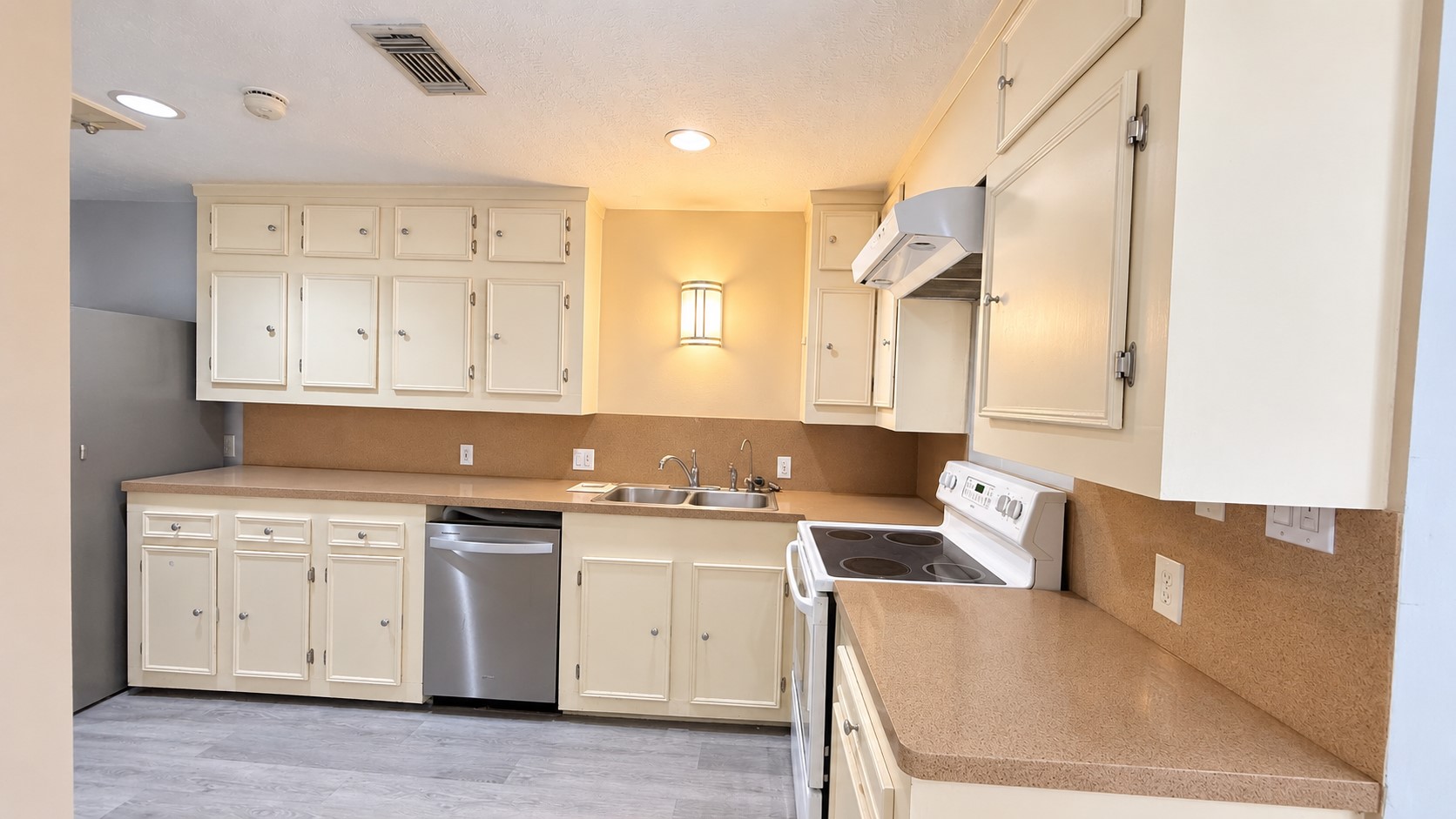 1414 Stanford Street Property Photo 5