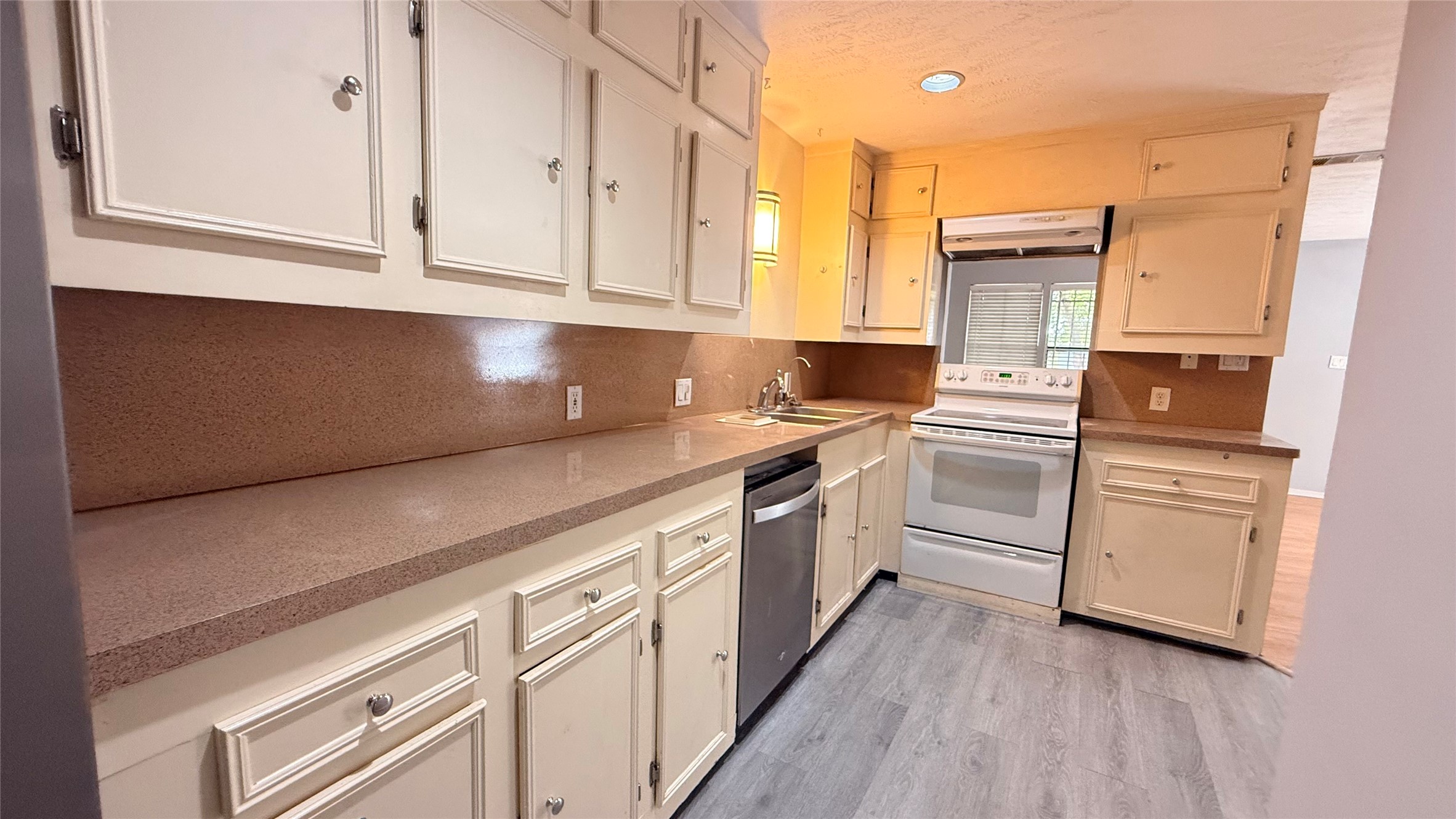 1414 Stanford Street Property Photo 8