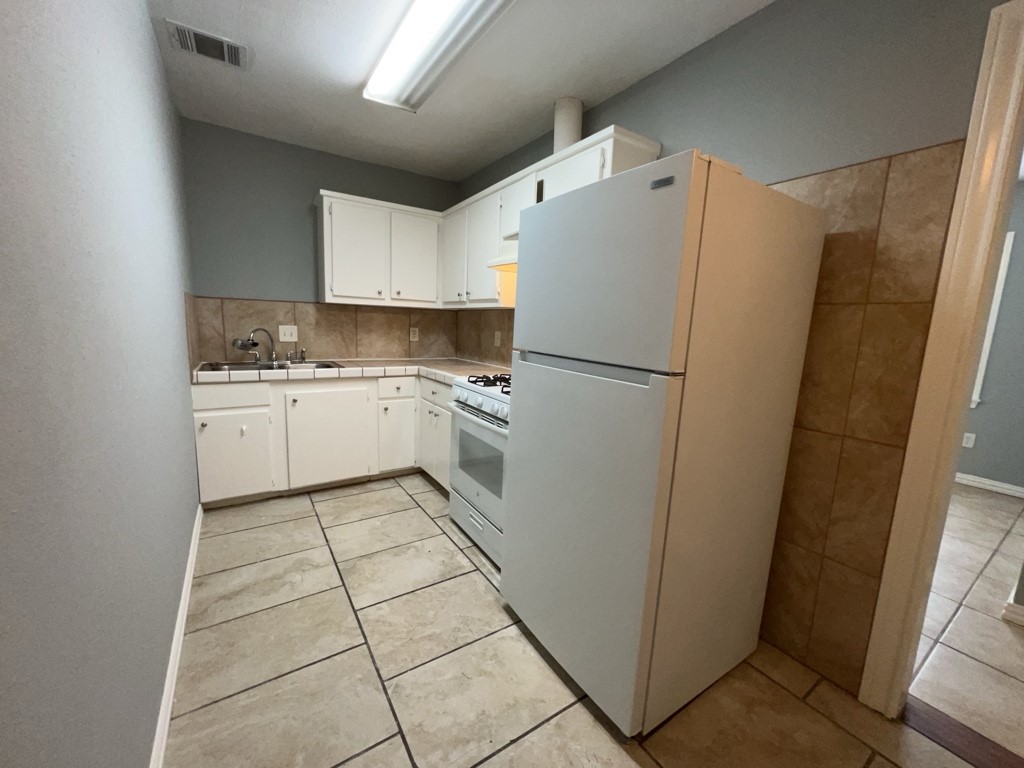 405 Johnson Street A Property Photo 5