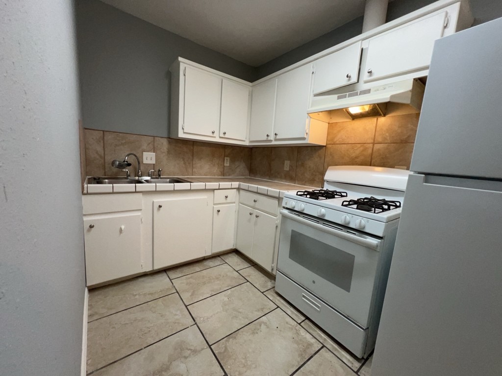 405 Johnson Street A Property Photo 6