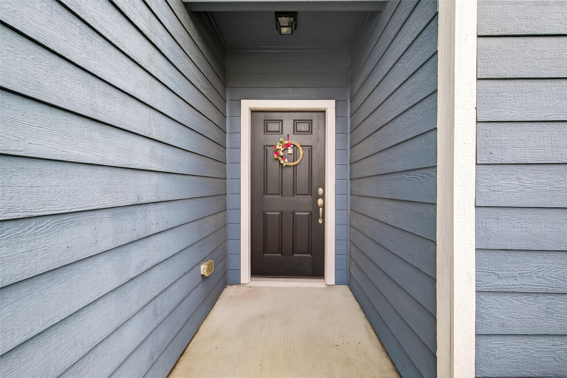 28021 Irving Drive Property Photo 5