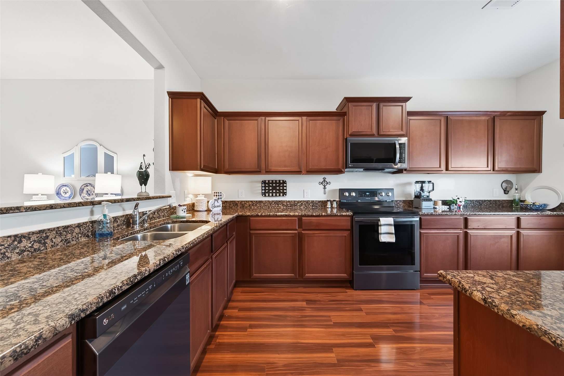28021 Irving Drive Property Photo 9