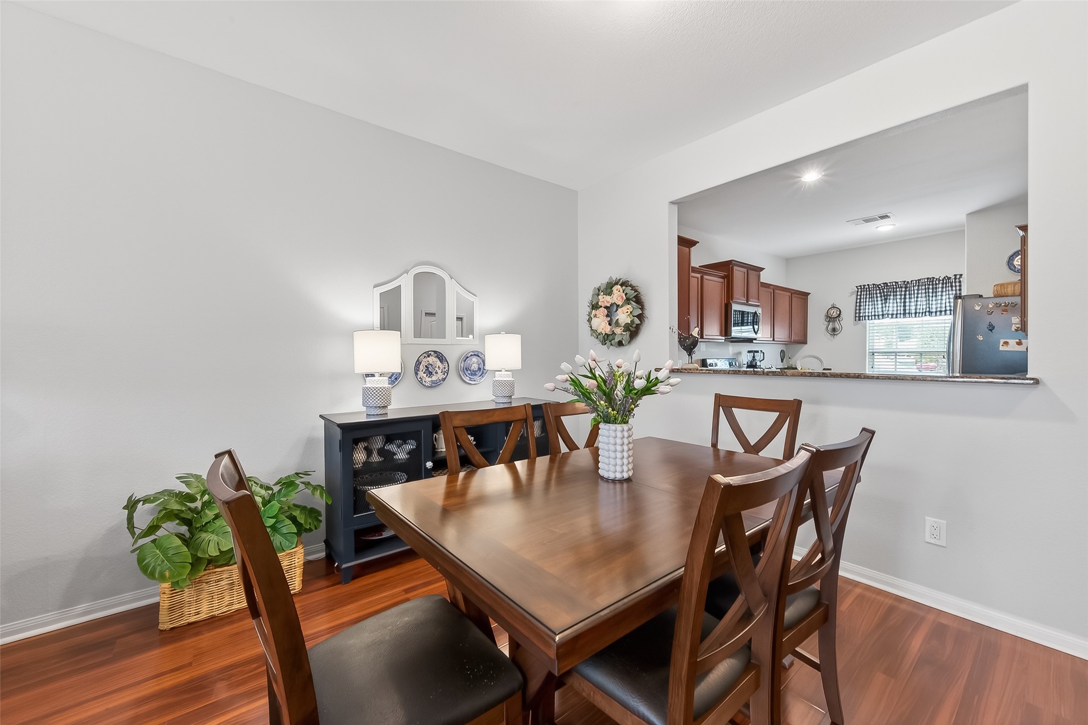 28021 Irving Drive Property Photo 10