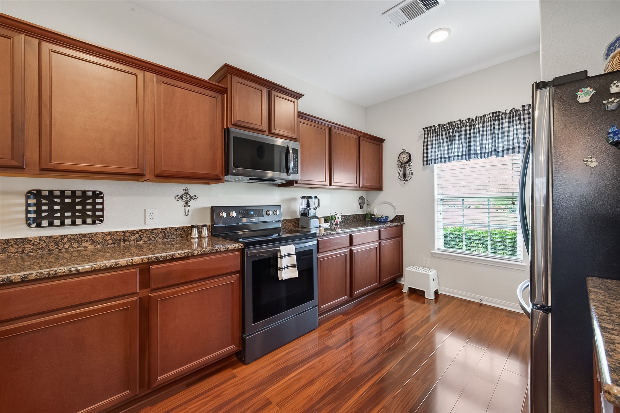 28021 Irving Drive Property Photo 14