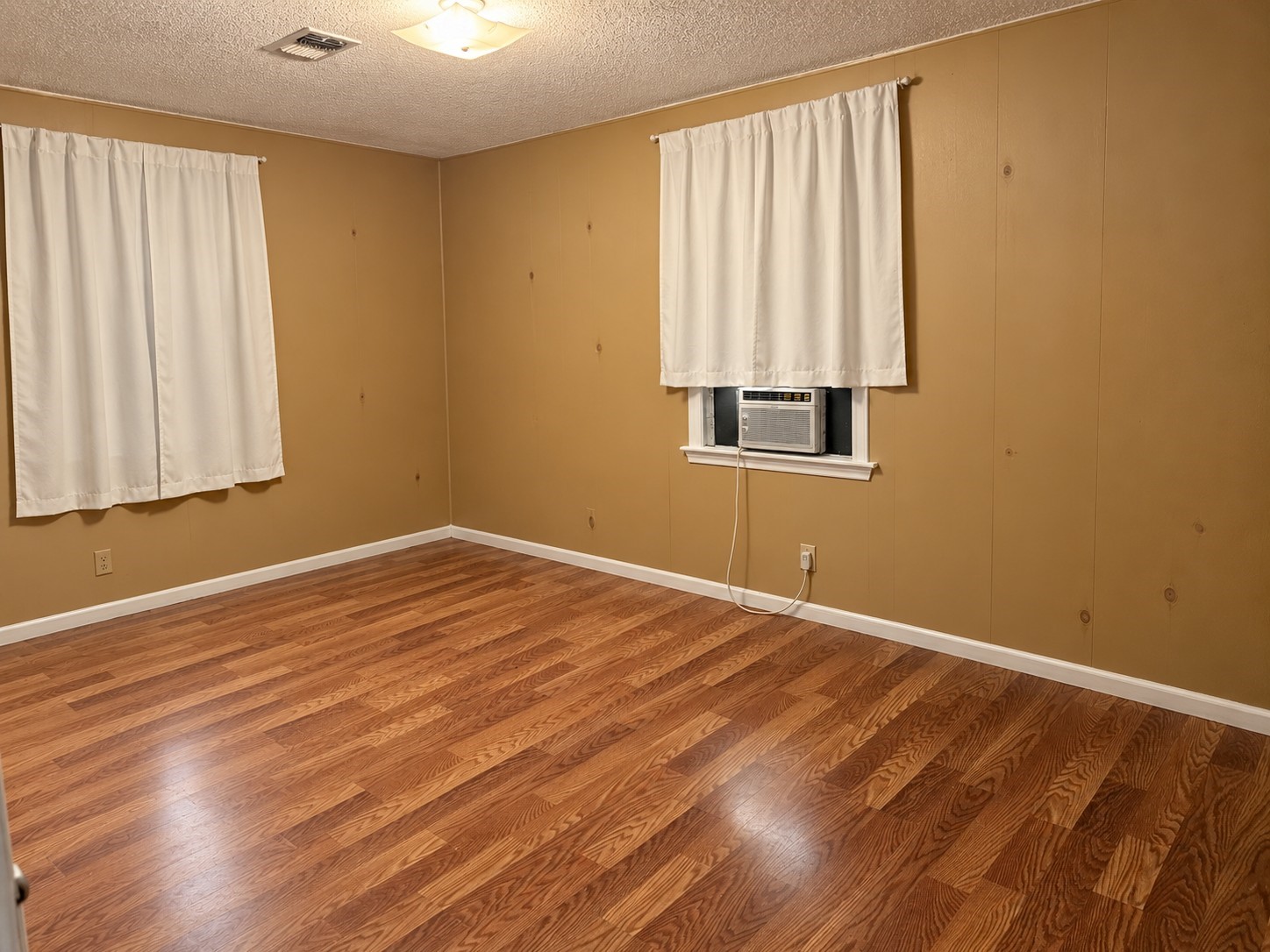 10005 Beadle Street Property Photo 8