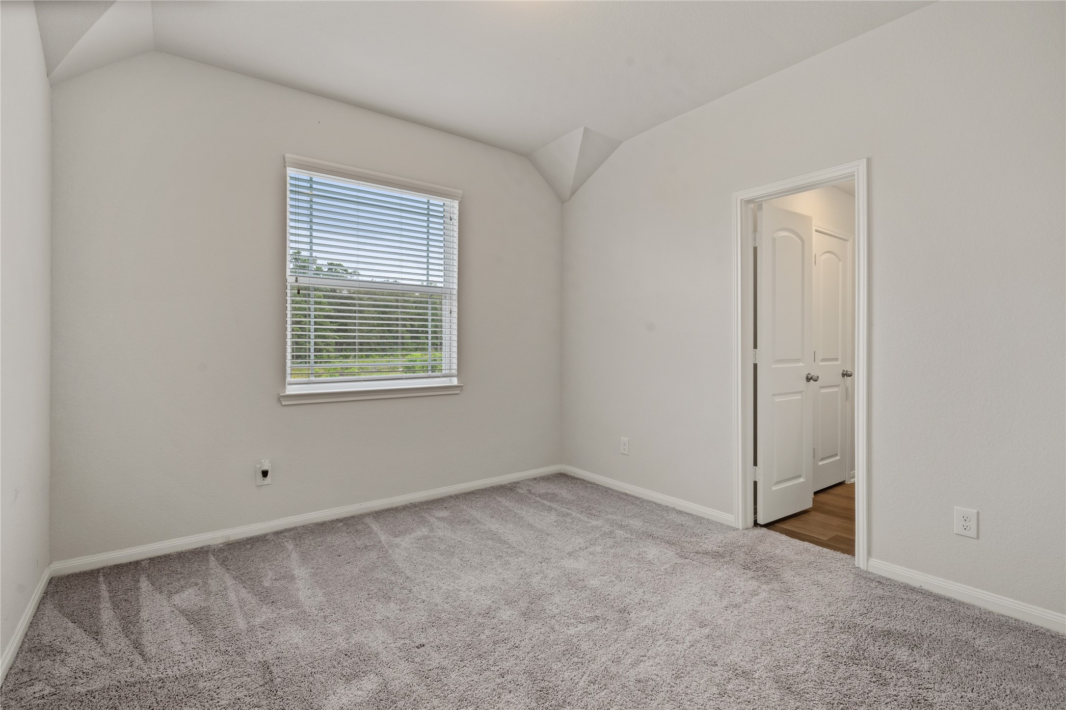 9559 Moss Rose Lane Property Photo 15