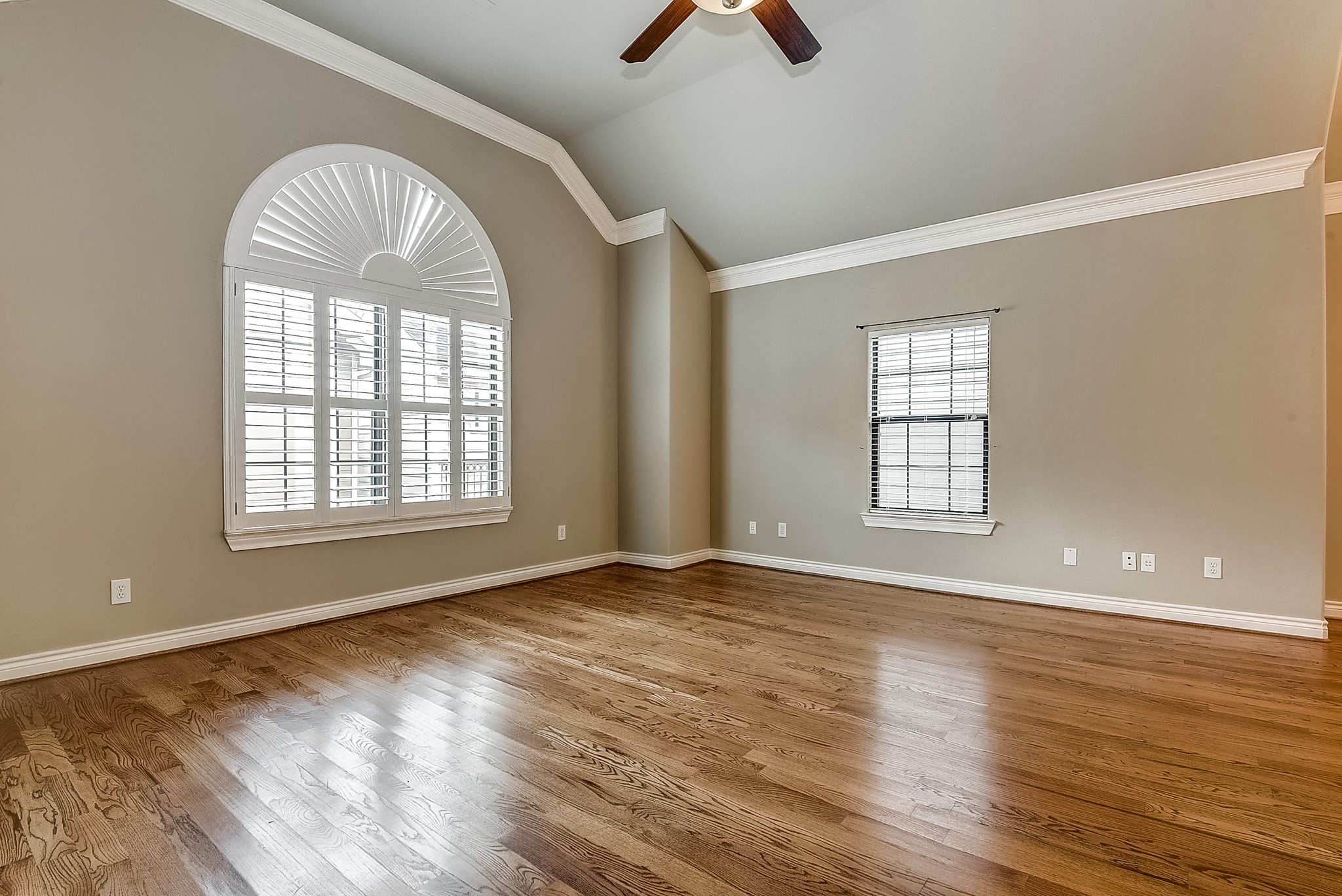 2905 Clinton Drive Property Photo 2