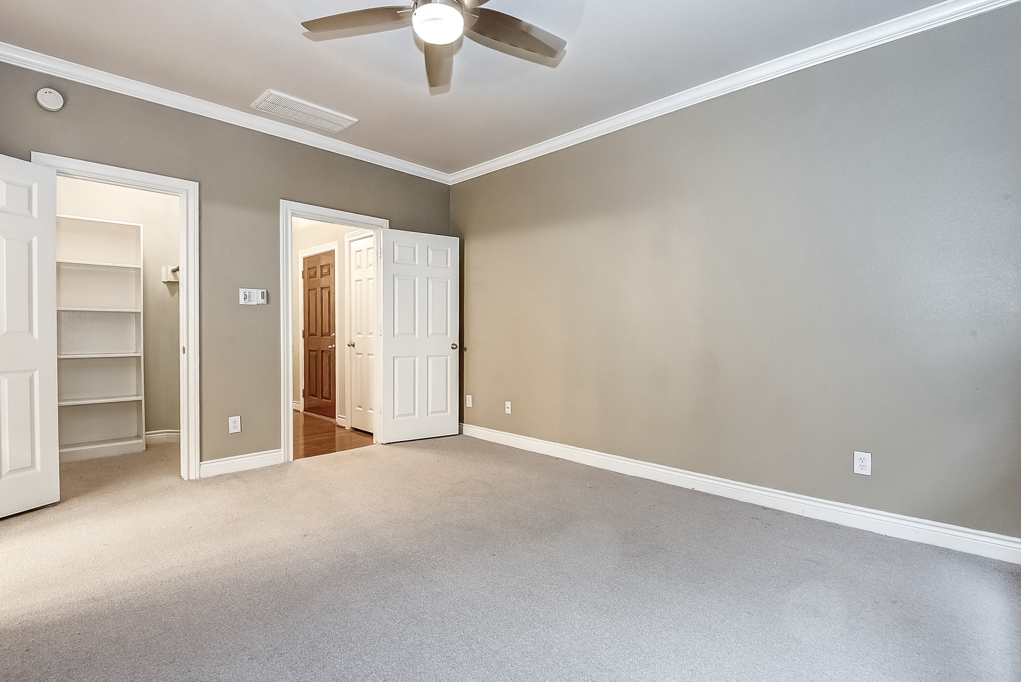 2905 Clinton Drive Property Photo 6