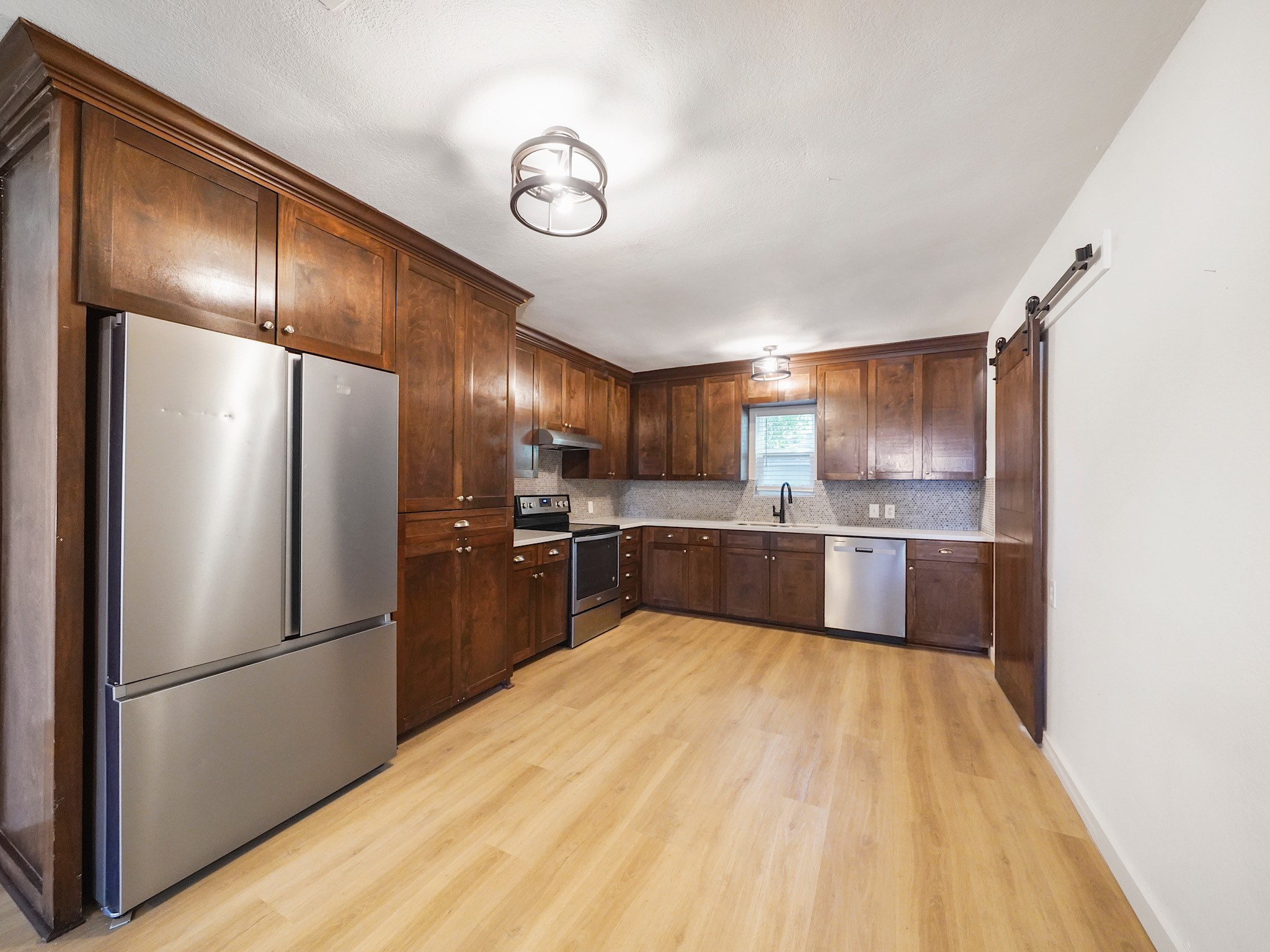 111 Holderrieth Boulevard Property Photo 7