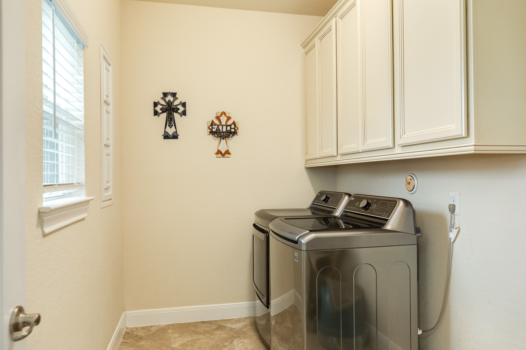 401 Bentwood Way Property Photo 33