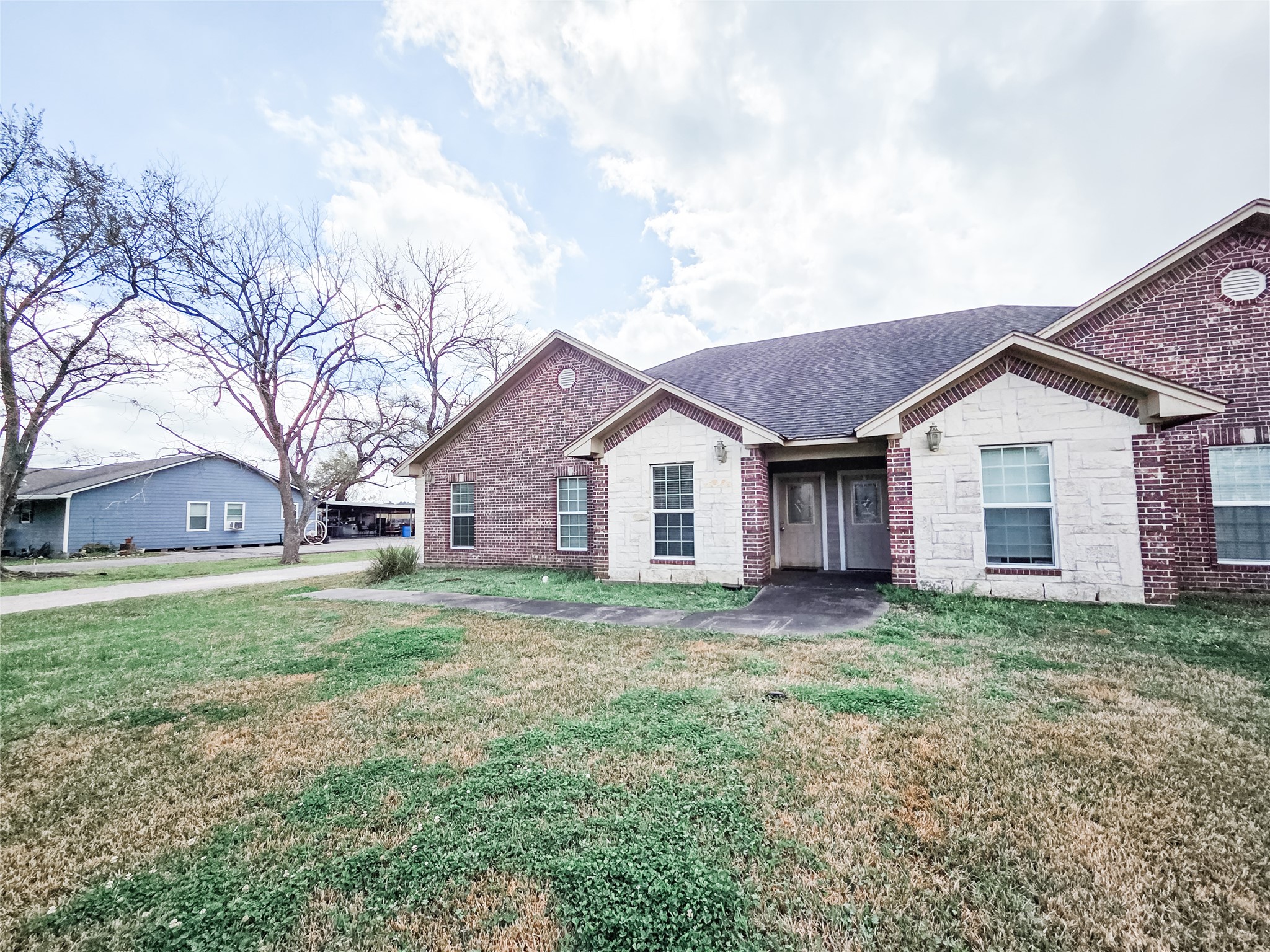 928 Runneburg Road Property Photo 3