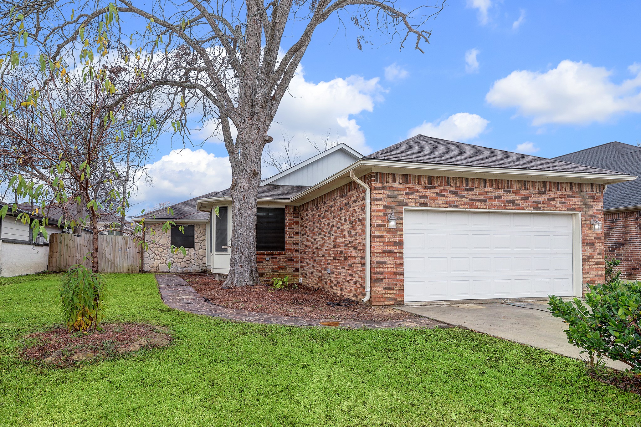 10711 Hillside Drive Property Photo 1