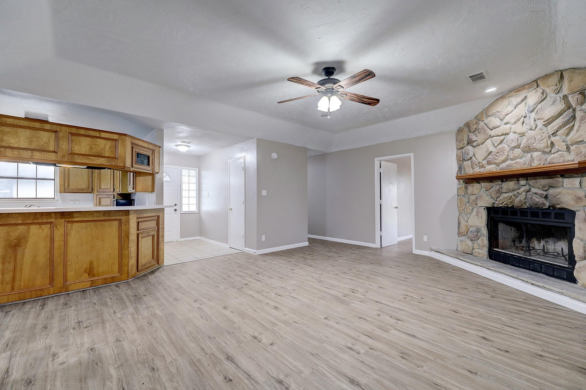 10711 Hillside Drive Property Photo 2