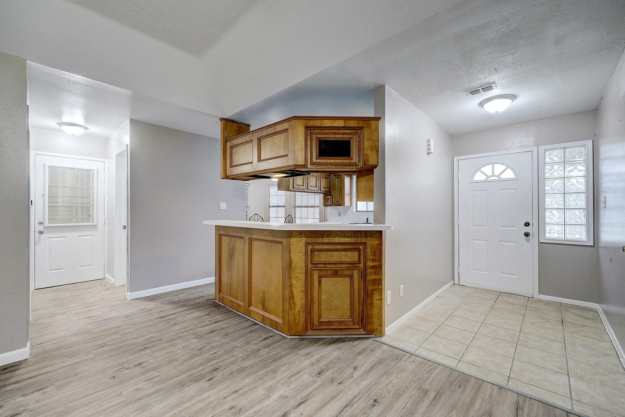 10711 Hillside Drive Property Photo 3