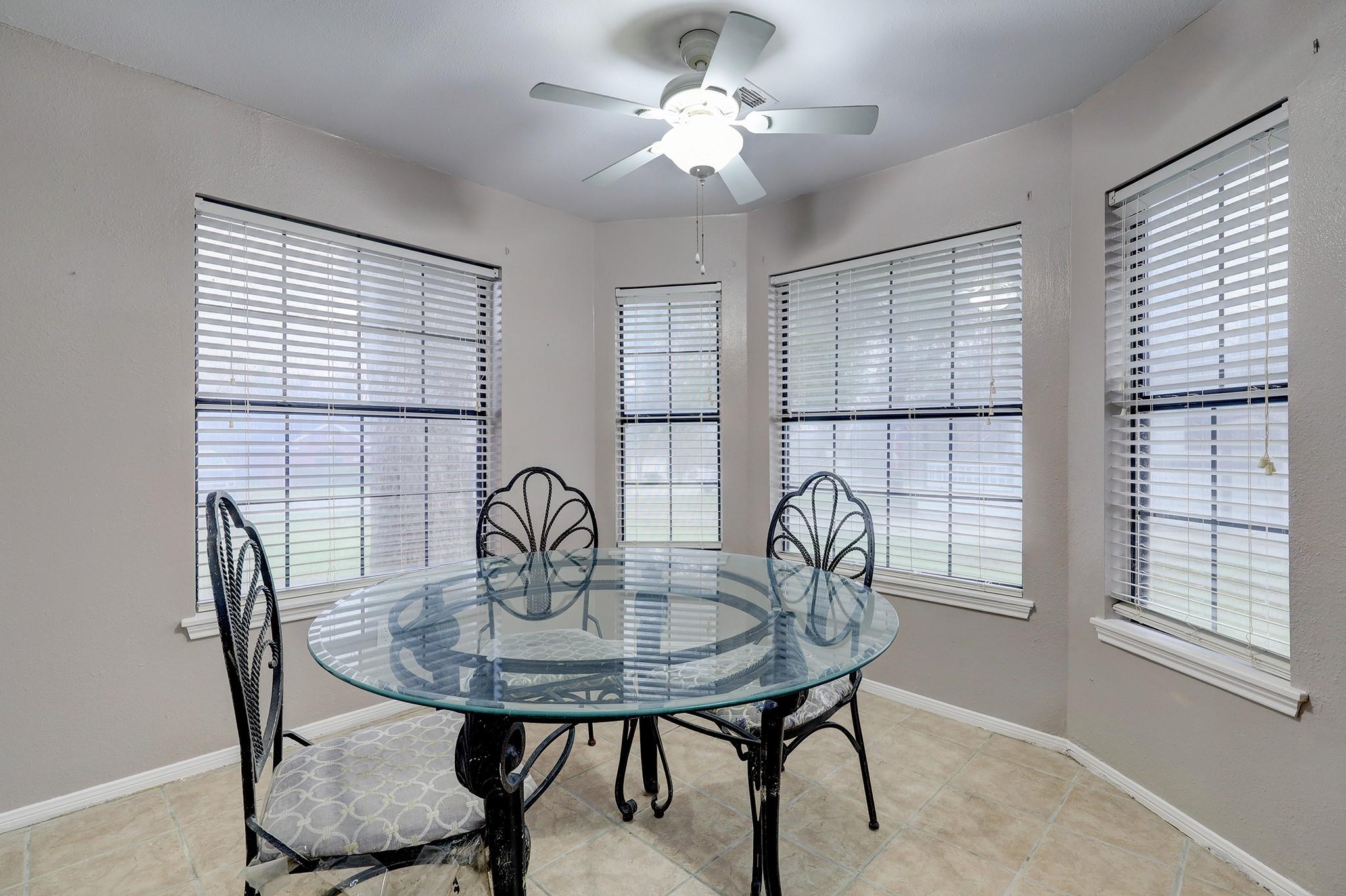 10711 Hillside Drive Property Photo 6