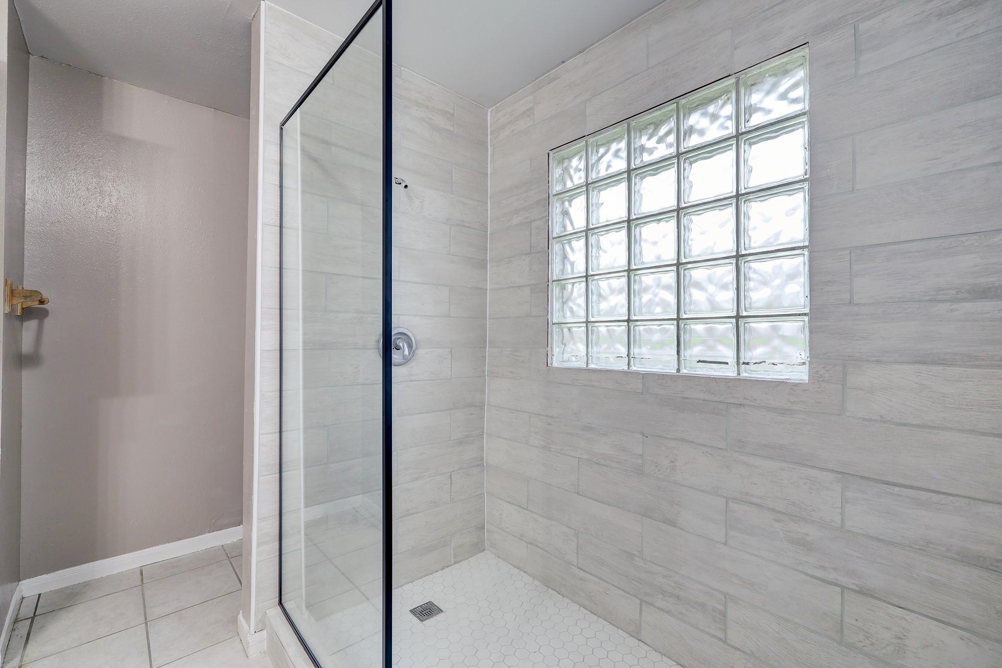 10711 Hillside Drive Property Photo 8