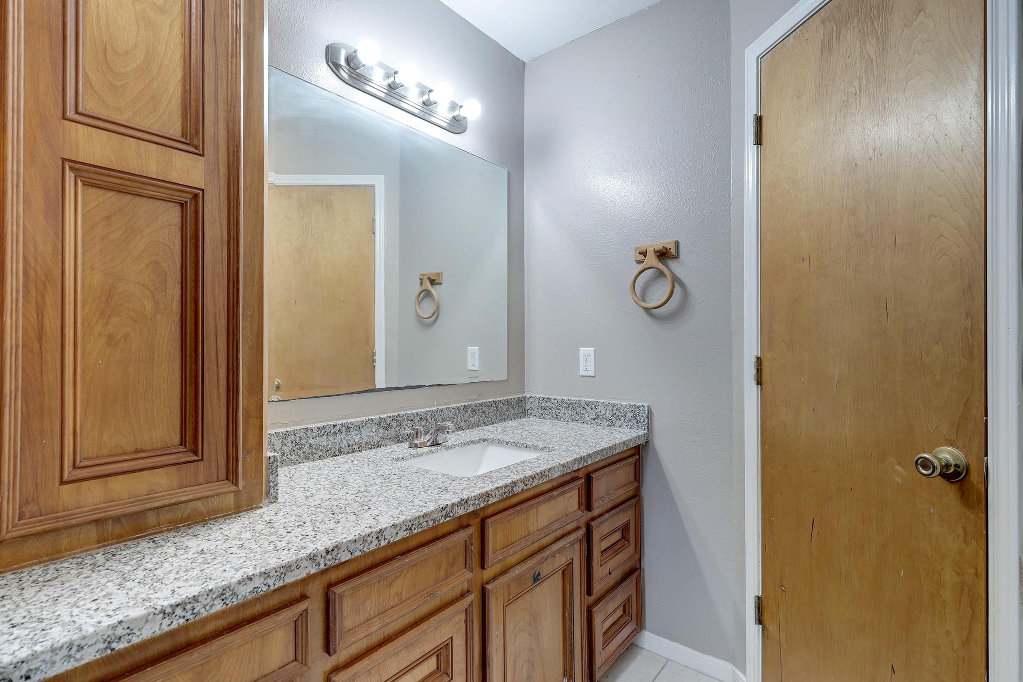 10711 Hillside Drive Property Photo 9