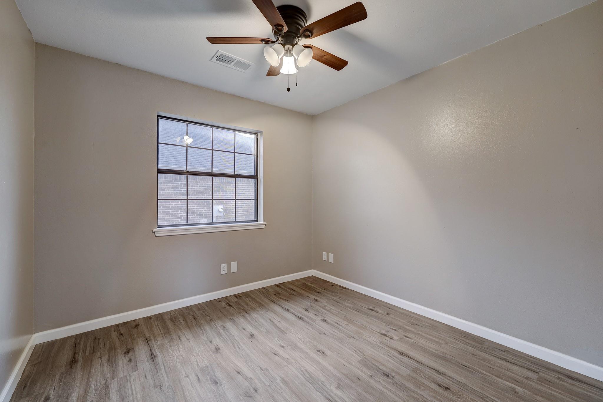10711 Hillside Drive Property Photo 12