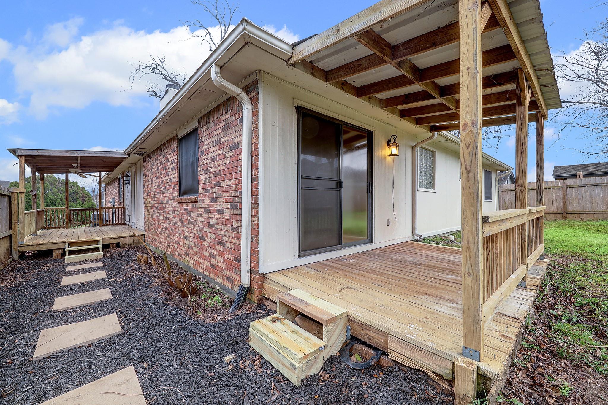 10711 Hillside Drive Property Photo 14