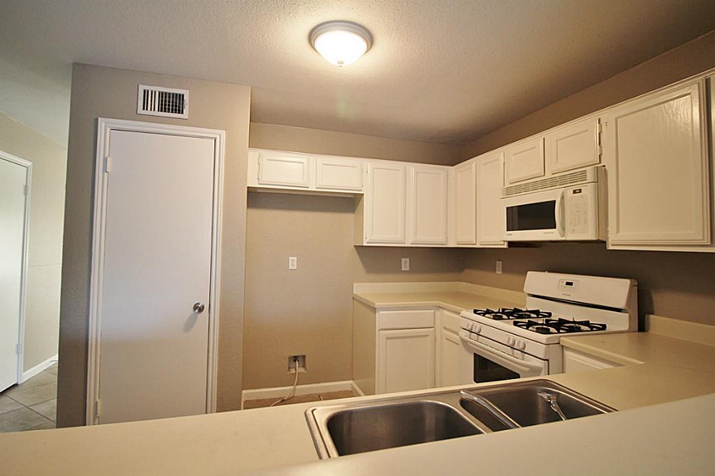12026 Kleinmeadow Drive Property Photo 5