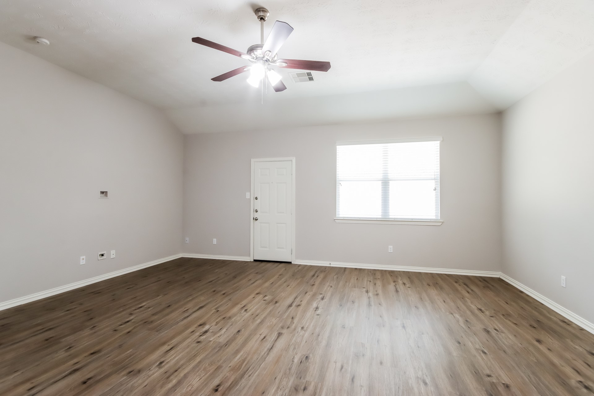 24010 Clipper Hill Lane Property Photo 3