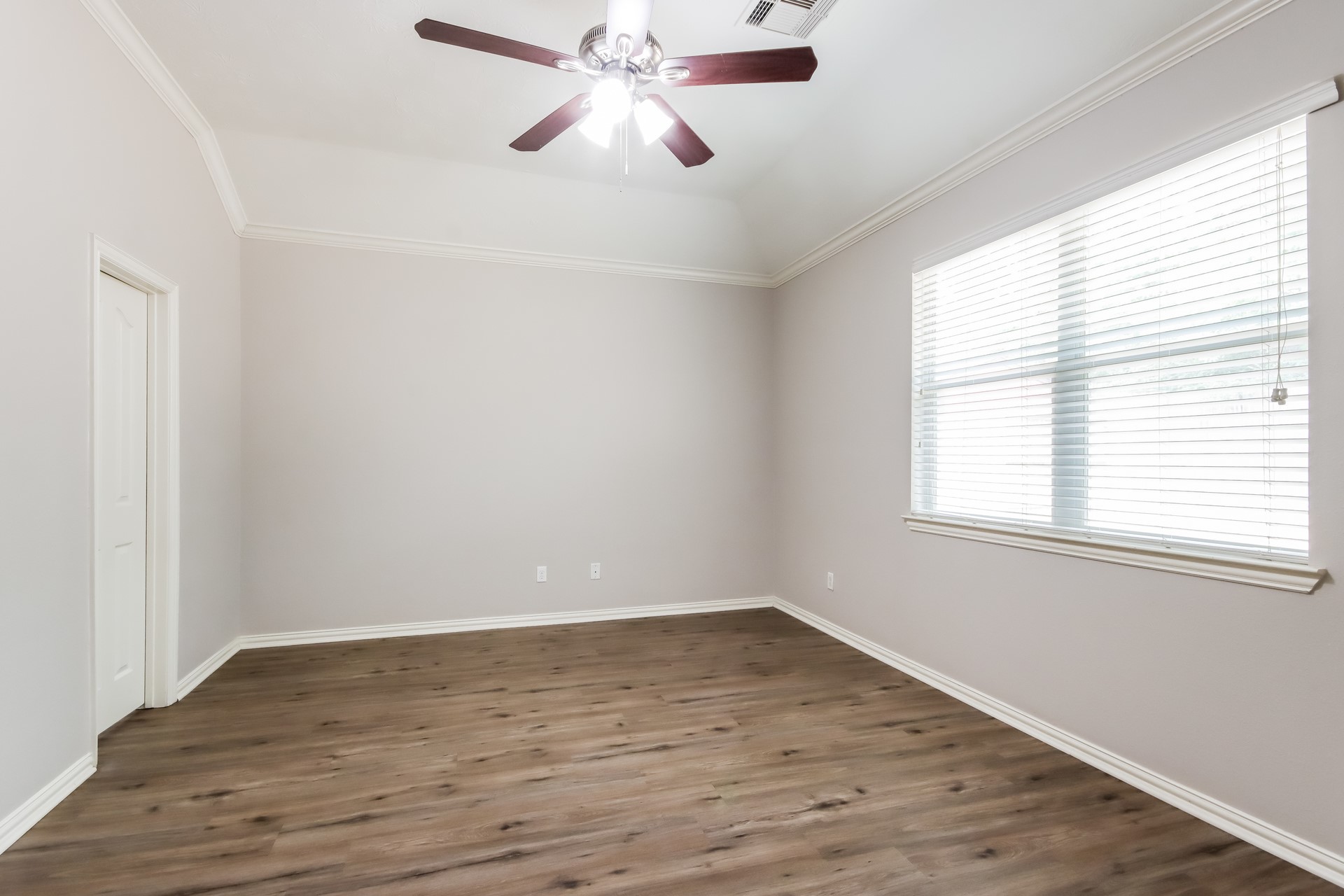 24010 Clipper Hill Lane Property Photo 8