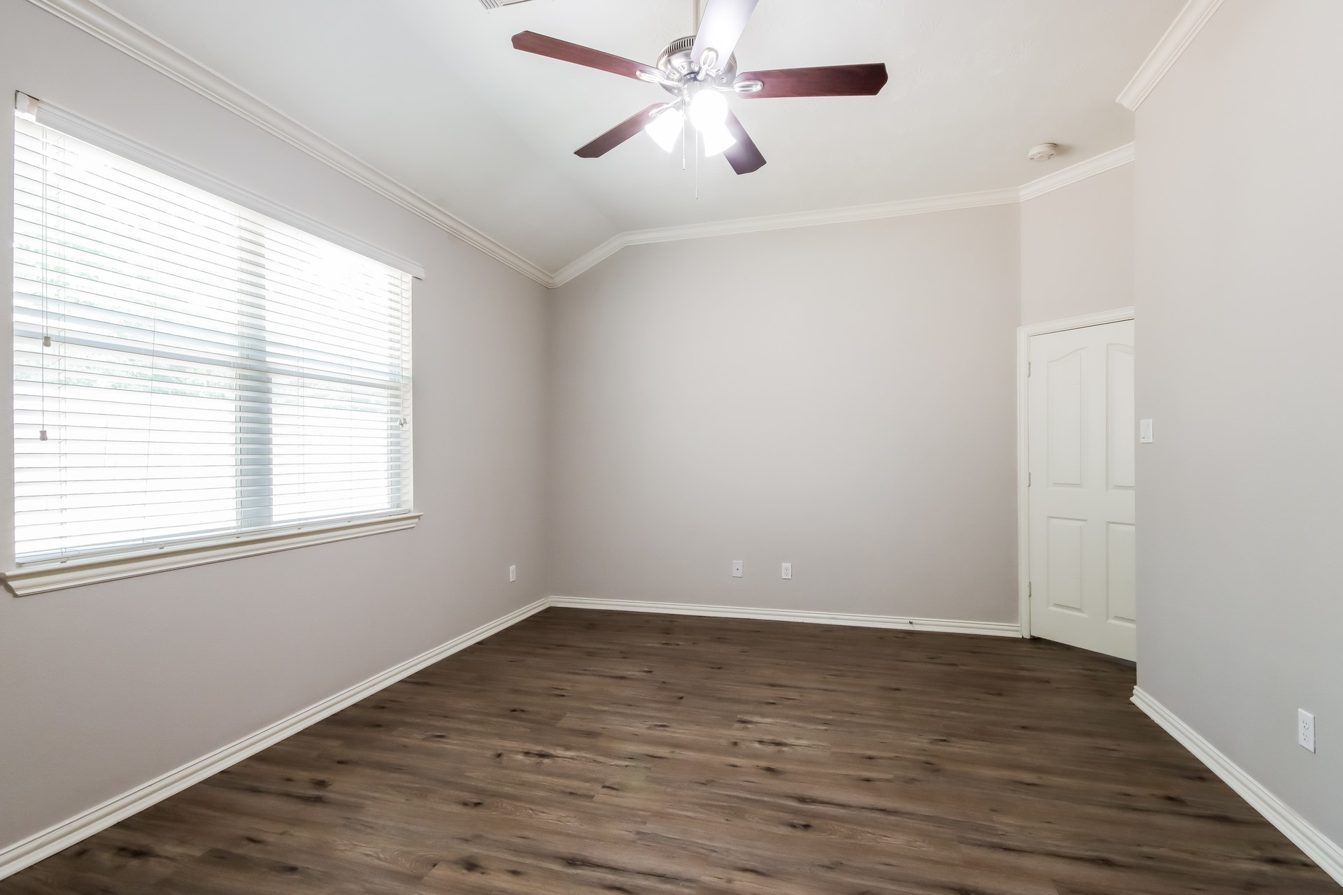 24010 Clipper Hill Lane Property Photo 9