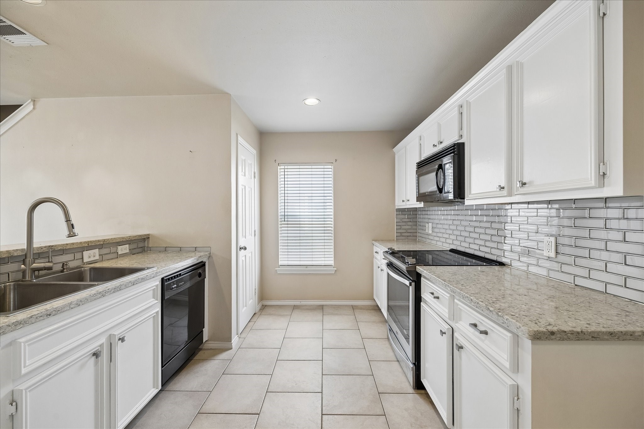 2635 Woodridge Cove Drive Property Photo 6