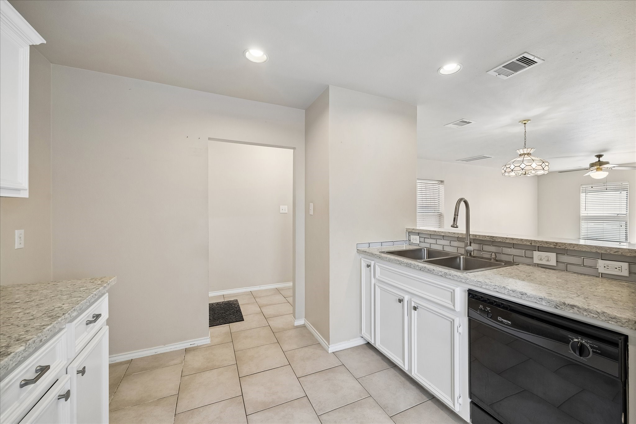 2635 Woodridge Cove Drive Property Photo 7
