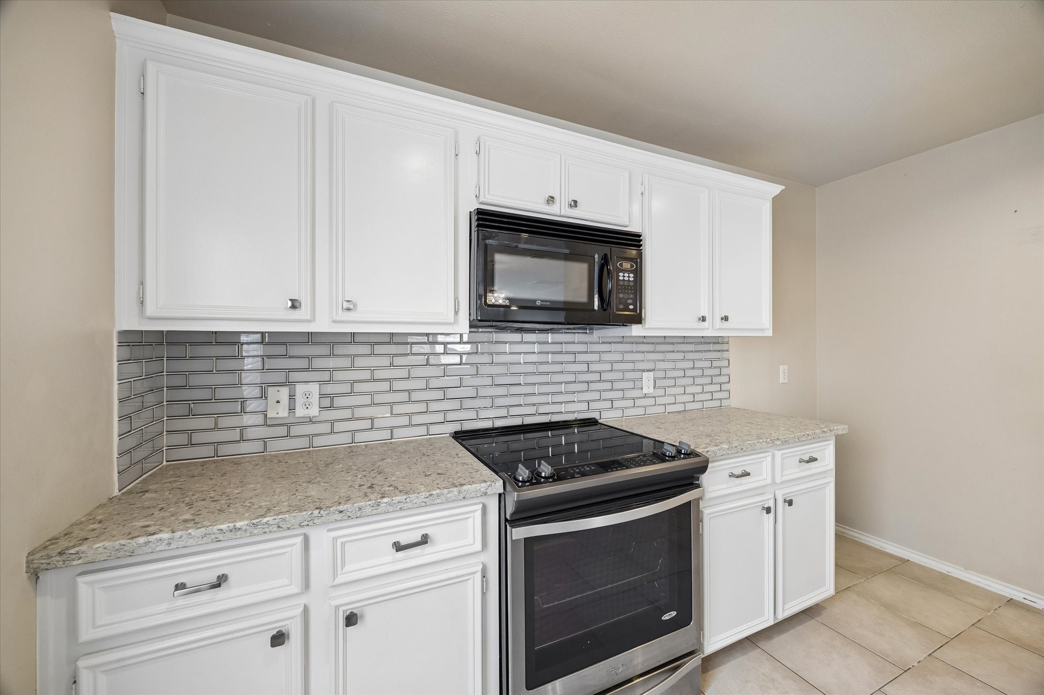 2635 Woodridge Cove Drive Property Photo 8