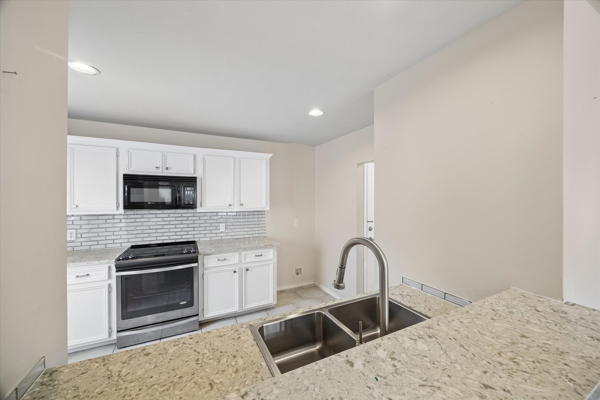 2635 Woodridge Cove Drive Property Photo 9