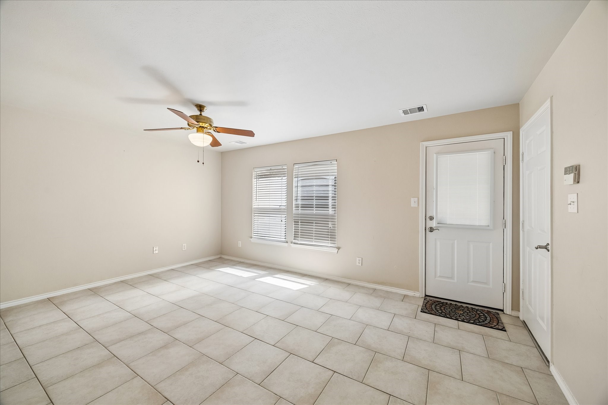 2635 Woodridge Cove Drive Property Photo 12