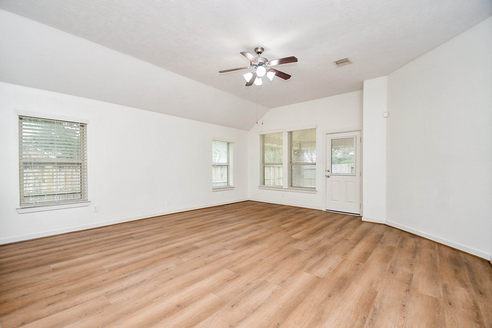 5754 Slate Valley Court Property Photo 12
