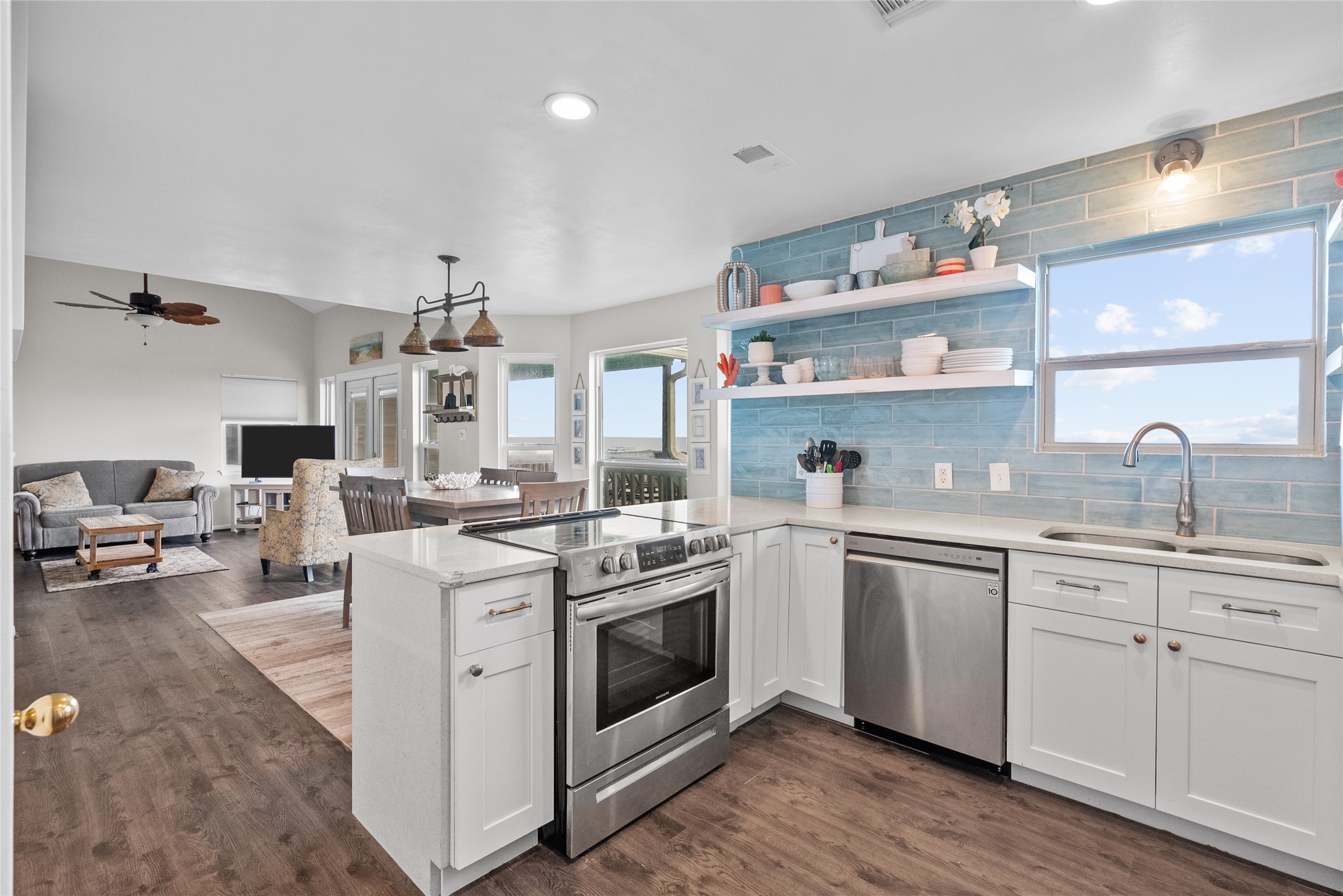 2406 Blue Water Highway Property Photo 8