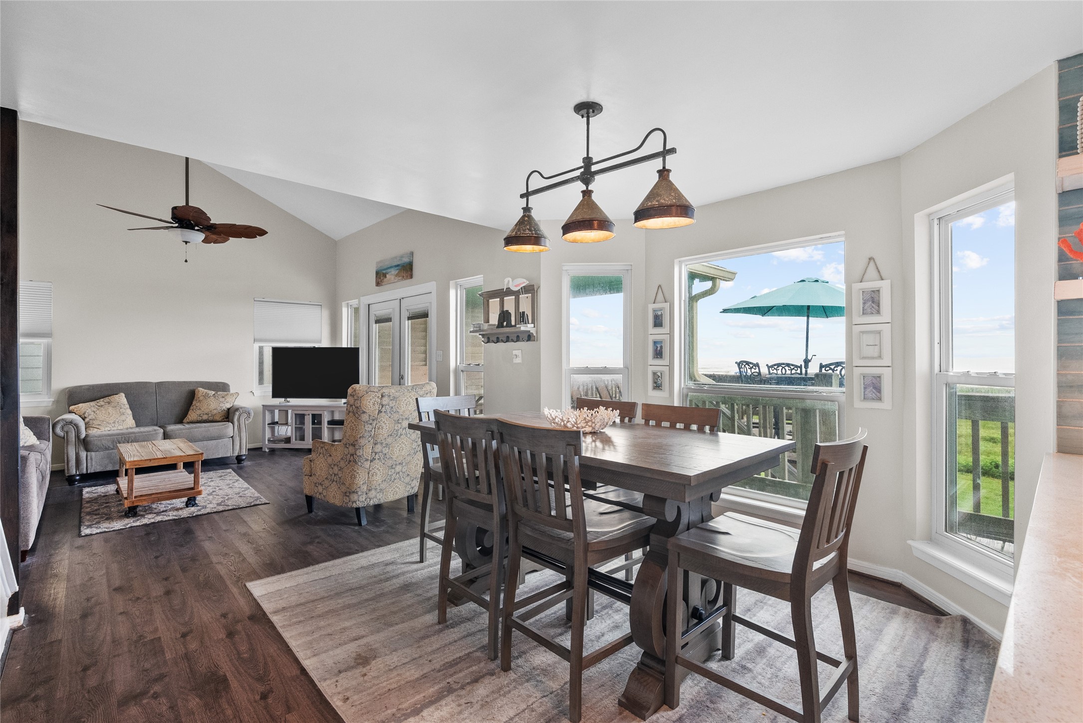 2406 Blue Water Highway Property Photo 12