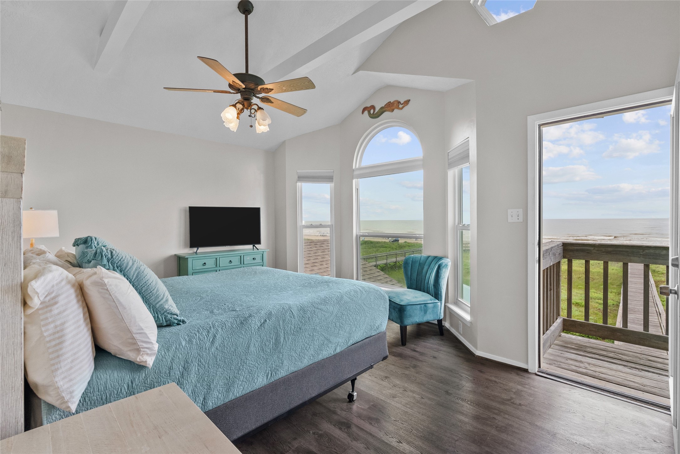 2406 Blue Water Highway Property Photo 18