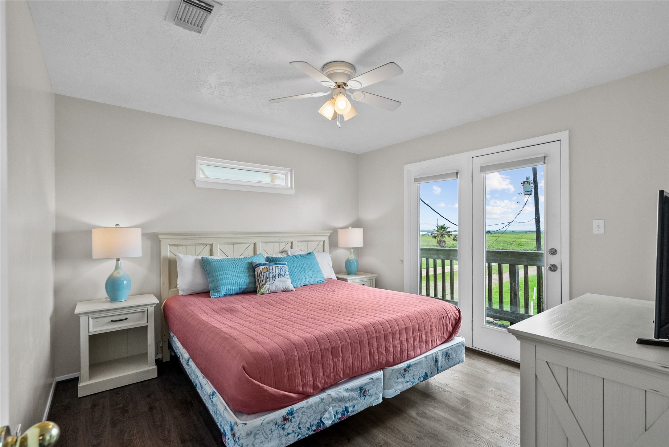 2406 Blue Water Highway Property Photo 23
