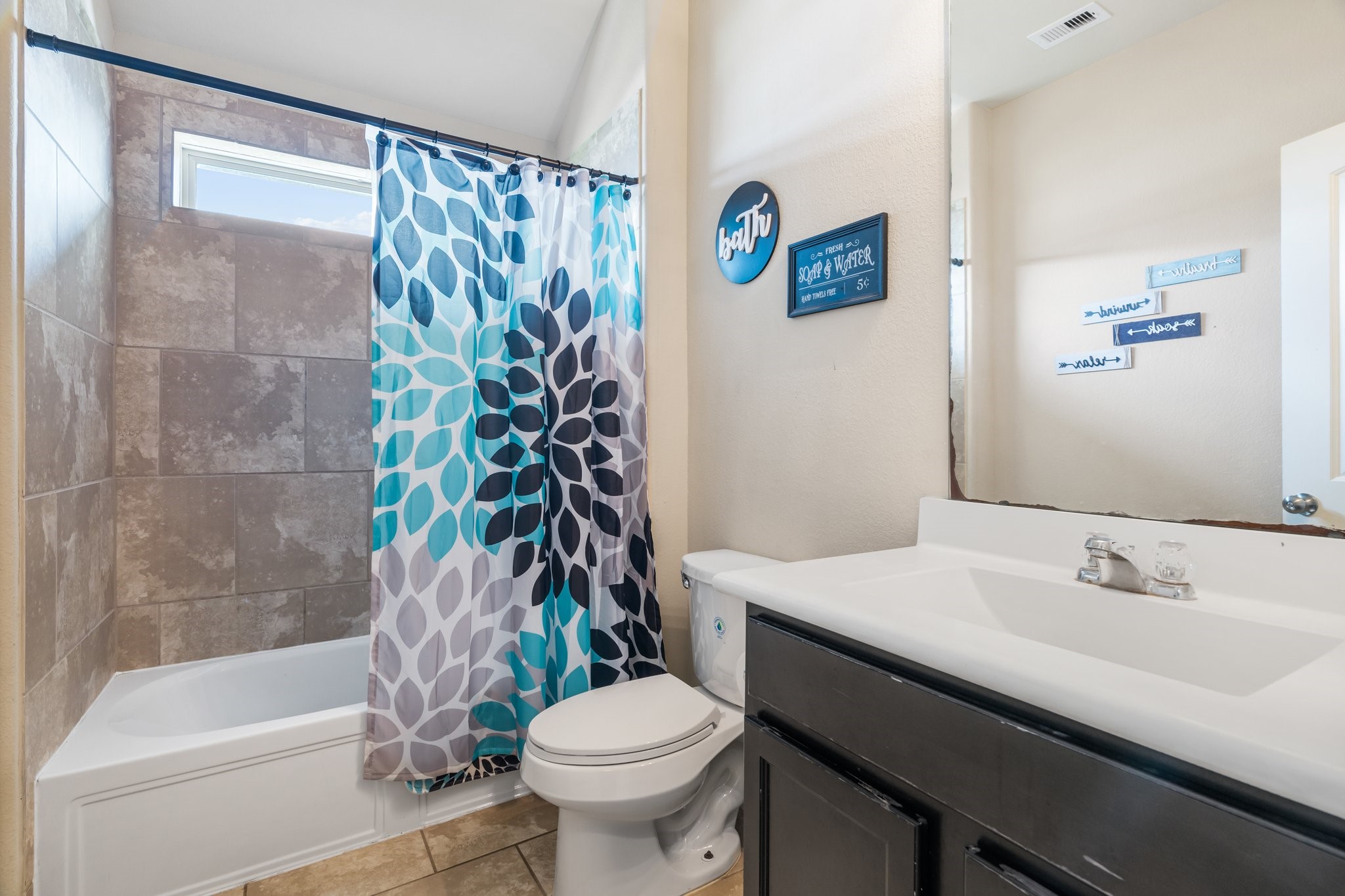 8342 Broadleaf Avenue Property Photo 26
