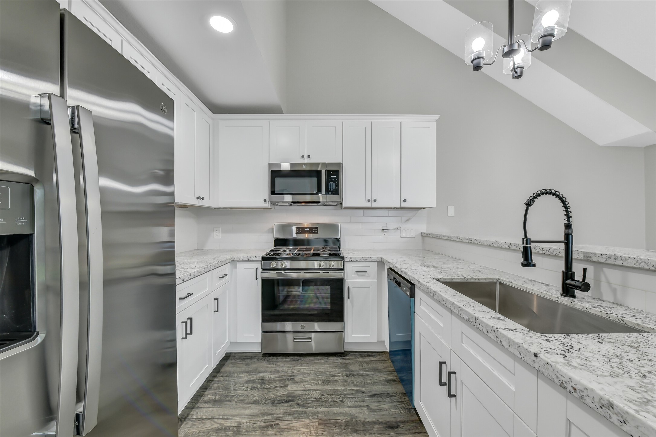 9908 Green Meadow Drive Property Photo 14