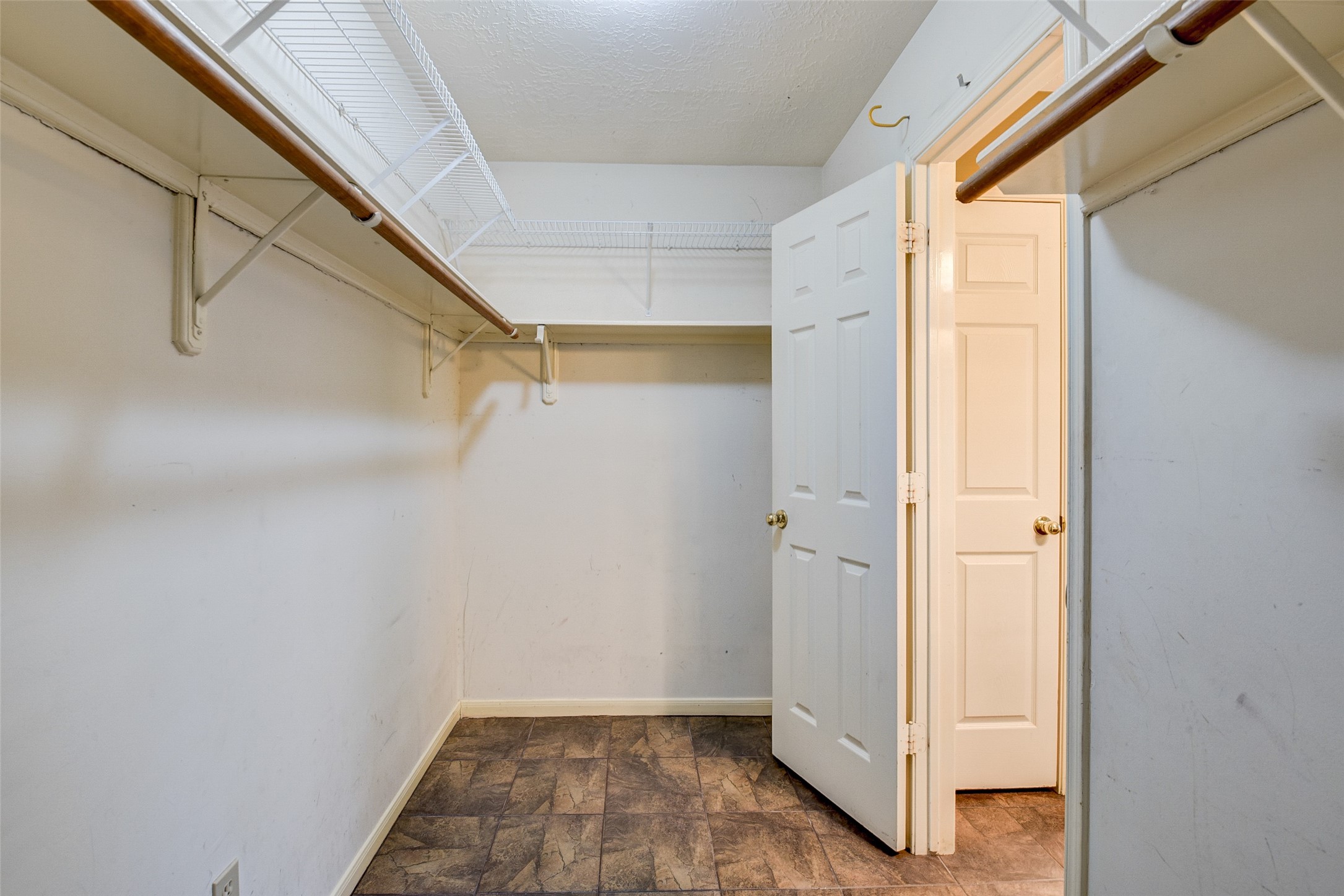 6123 Old Farmhouse Lane Property Photo 14