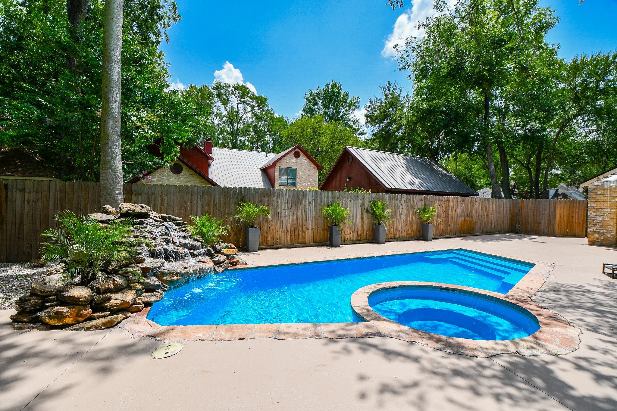 1710 Wildwood Lane Property Photo 1