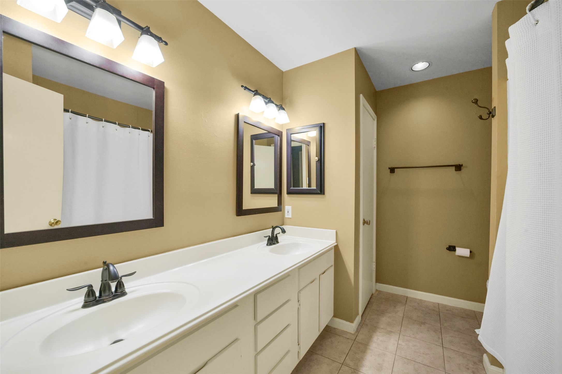 1914 Augusta Drive 7 Property Photo 7