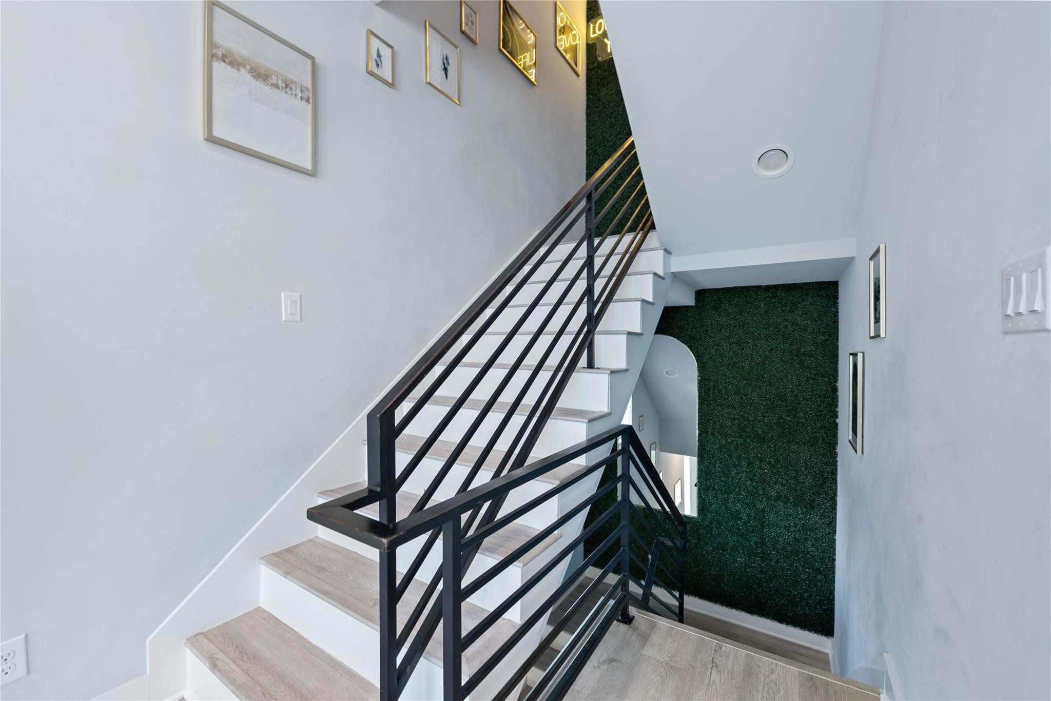3365 Daphne Street Property Photo 4