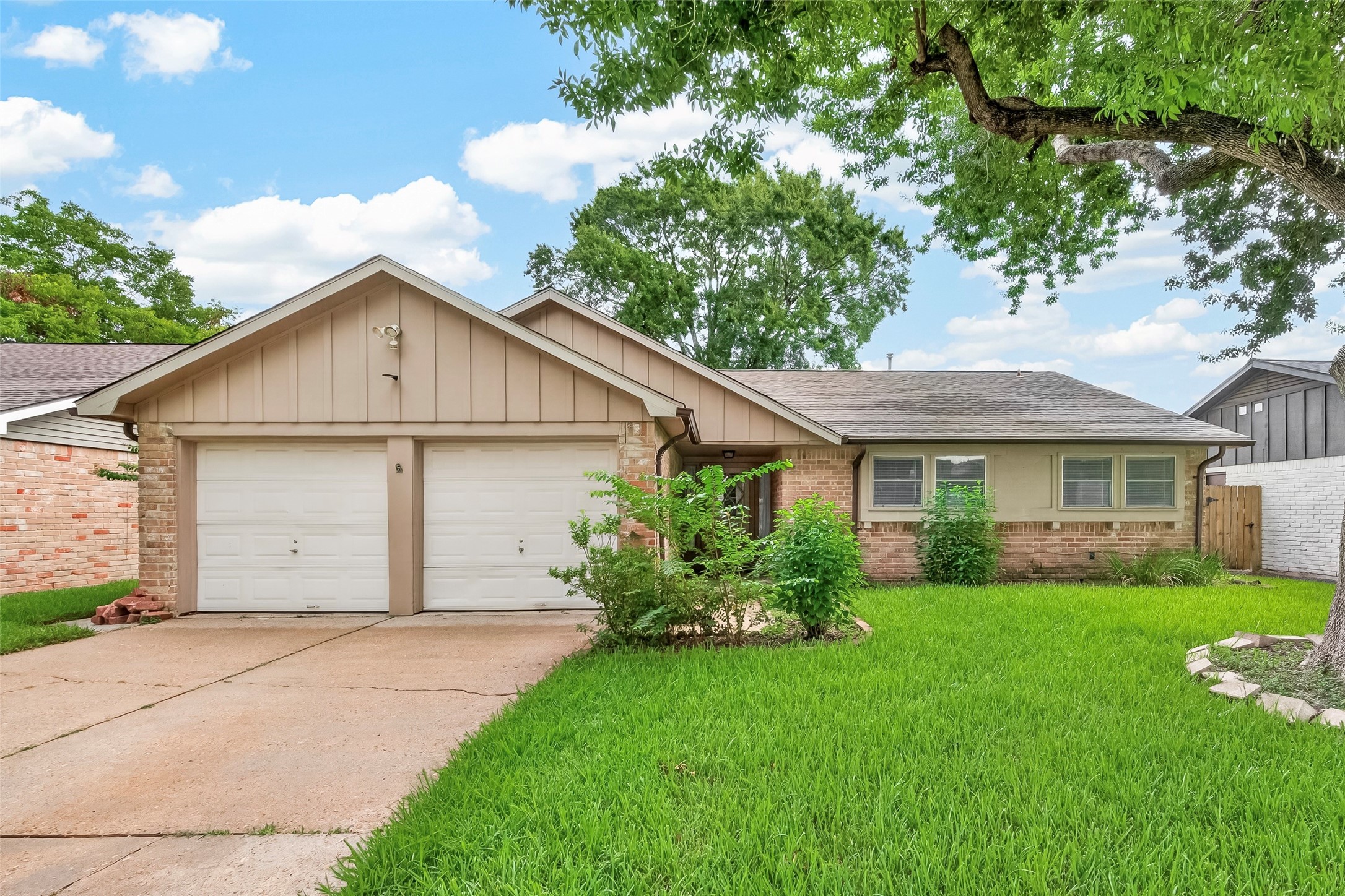 13511 Brook Hollow Drive Property Photo 2