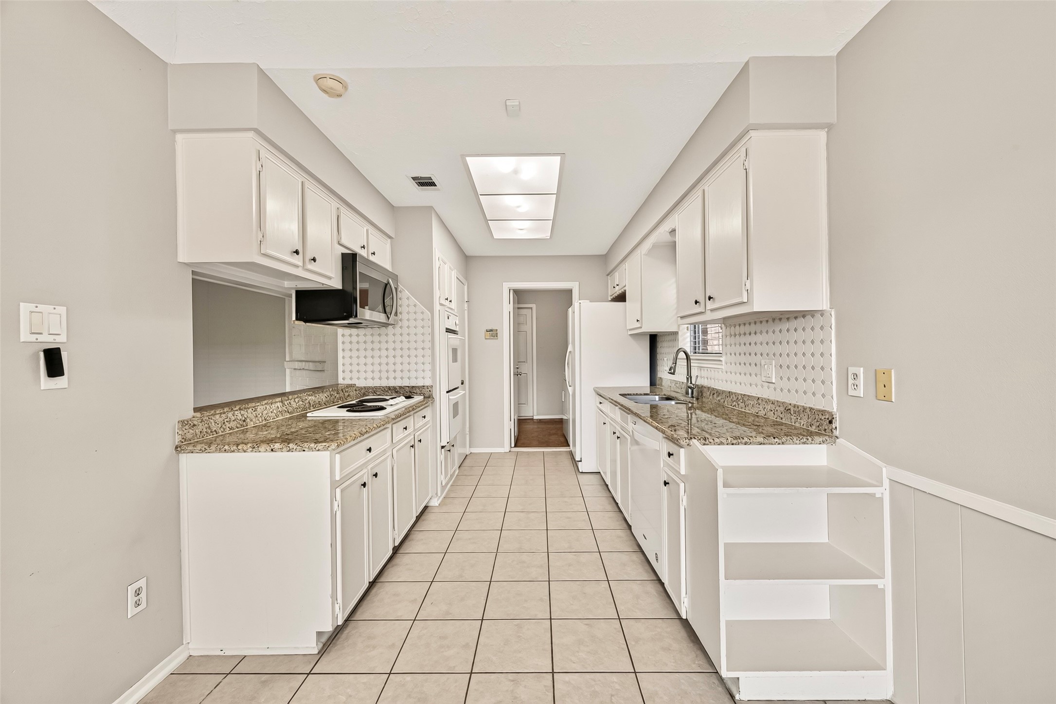 13511 Brook Hollow Drive Property Photo 3