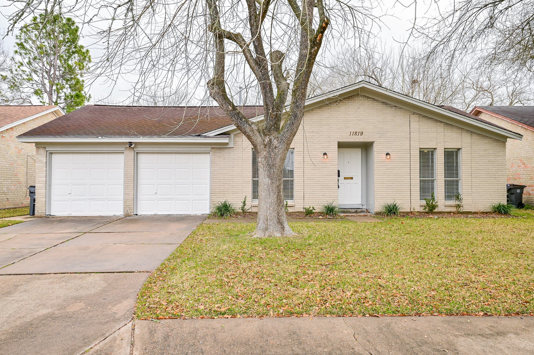 11819 S Perry Avenue Property Photo 1