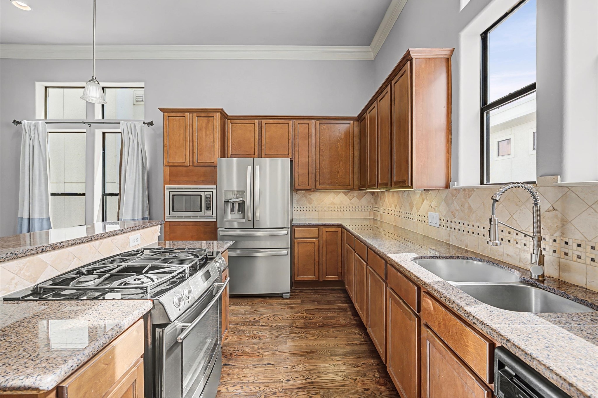 634 Nagle Street Property Photo 14